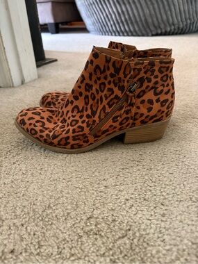 Arizona Jean Company Leopard Print Ankle Booties in Brown